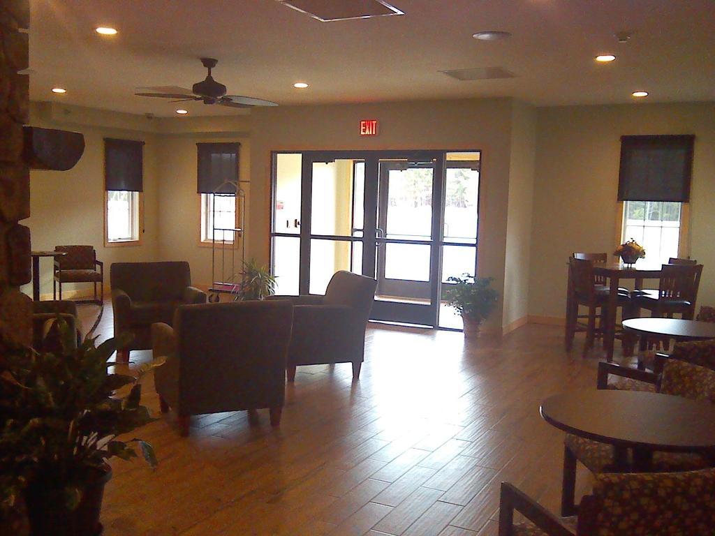 Junction Inn Suites & Conference Center Babbitt Habitación foto