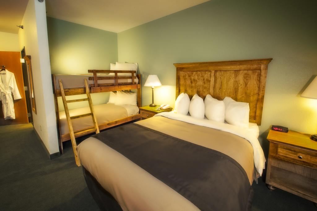 Junction Inn Suites & Conference Center Babbitt Habitación foto